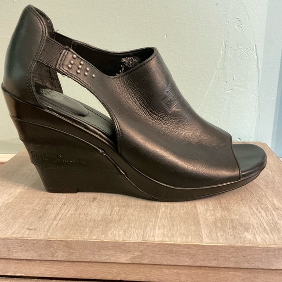 Harley-Davidson Women’s Black Leather Wedge Open Toe Heels Size 10 - Picture 4 of 16